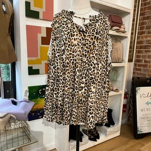 The Limited Leopard 🐆 Print Cold Shoulder Top, 1X, EUC